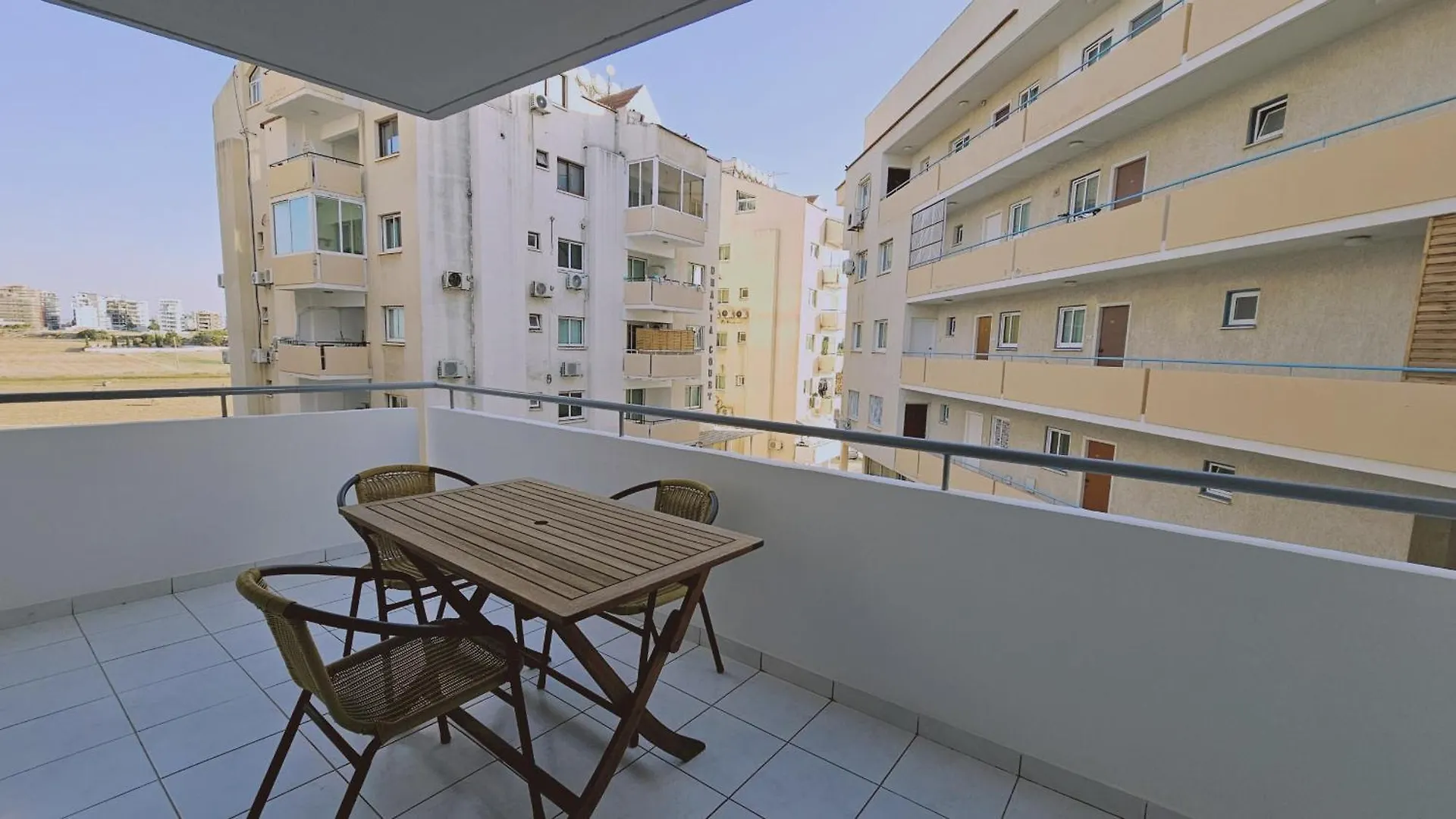 Stay Miracle Apartment Lárnaca 0*,  Chipre